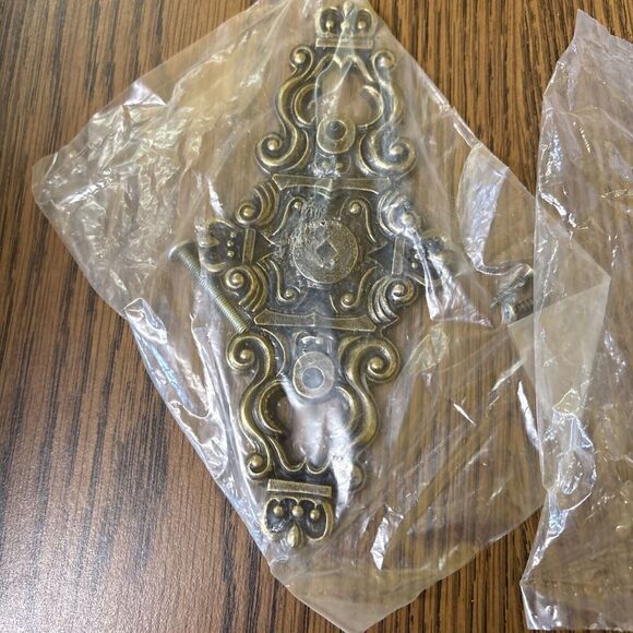 Vintage Hyer Ornate Brass Cabinet Door Drawer Backplate Handle Hollywood Regency - Picture 2 of 8